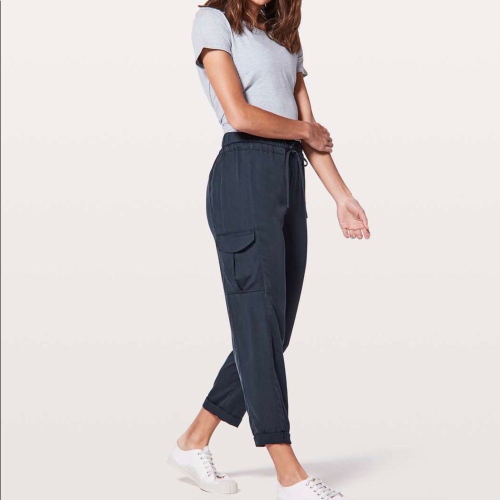 Lululemon Move Lightly Pants size 4 Blue